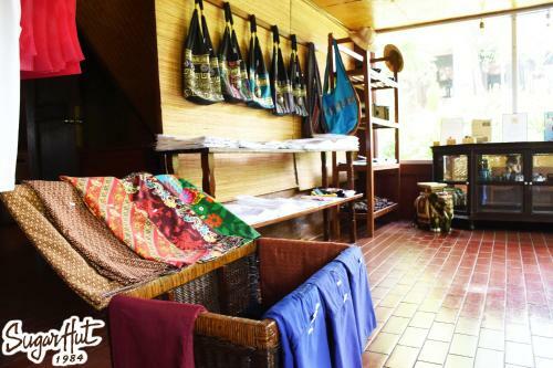 Hotel Sugar Hut Resort & Restaurant