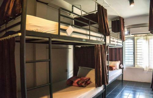 Bed & Breakfast Sleep In Hostel