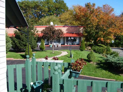 Capricorn Motel Royale 1000 Islands