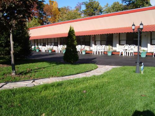 Capricorn Motel Royale 1000 Islands