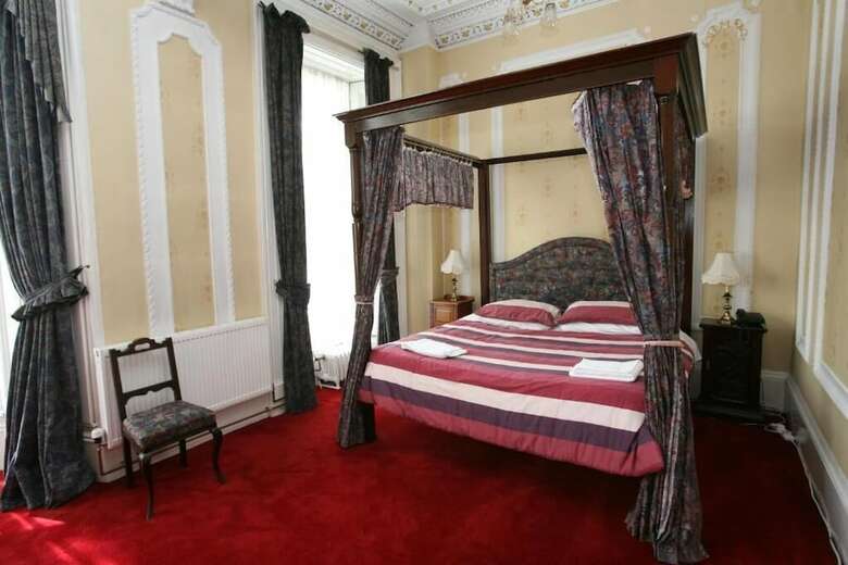 Clifton Hotel