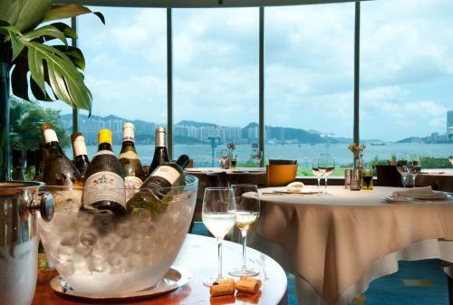 Hotel Harbour Grand Kowloon