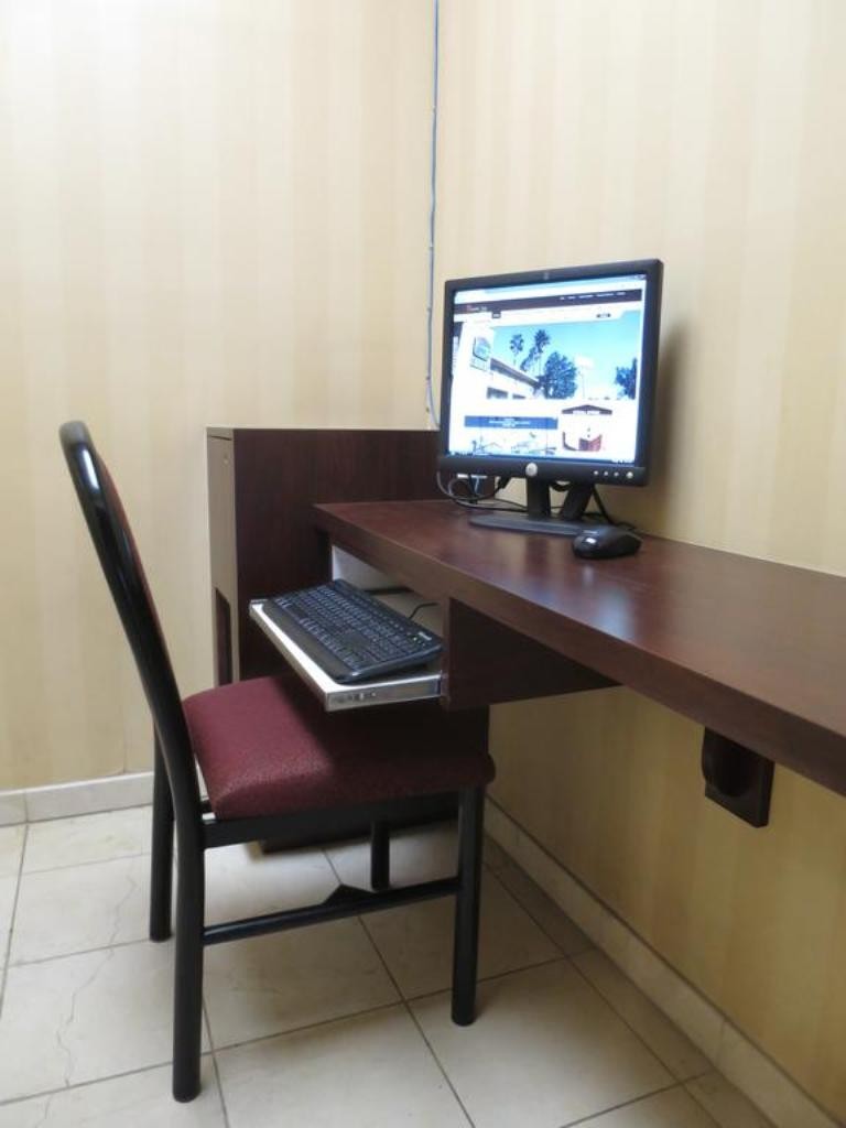 Hotel Country Inn Ontario