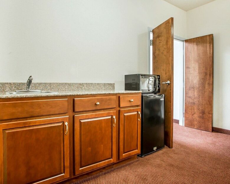 Hotel Comfort Suites - Jefferson City