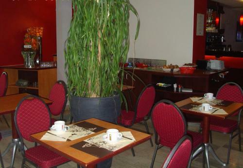 Hotel H�tel Restaurant Du Parc De La Colombi�re