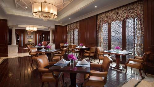 Jinling Treasure Island International Hotel