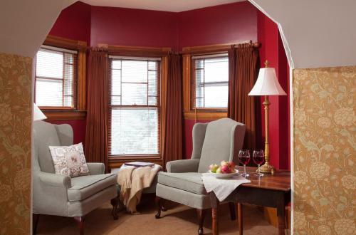 Lang House On Main Street Bed & Breakfast