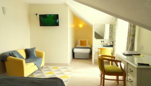 Hostal The Lough And Quay