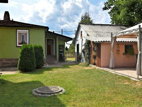 Cozy Holiday Home In Schwarzbach Thuringia With Garden