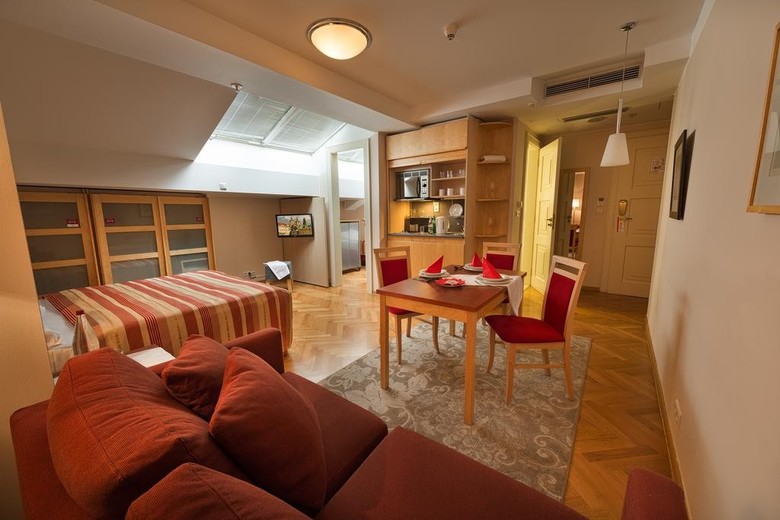 Ea Hotel Julis