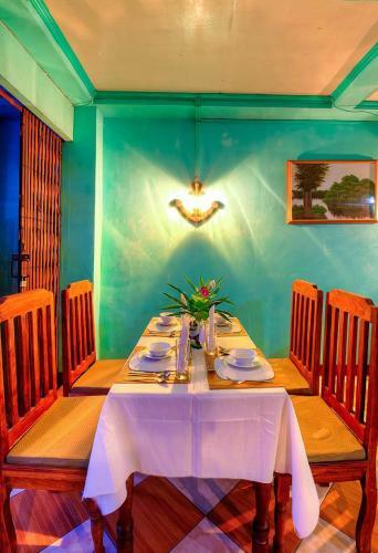 Hotel Lally And Abet Beach Cottages
