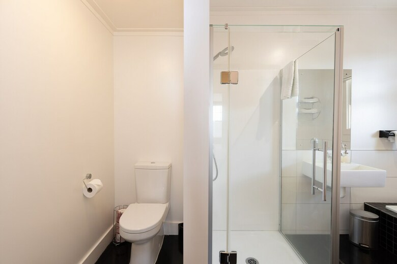 The Old Oak Boutique Hotel