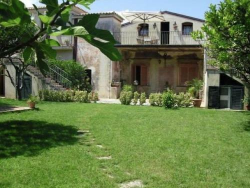 Hostal Holiday Home Flor Parghelia