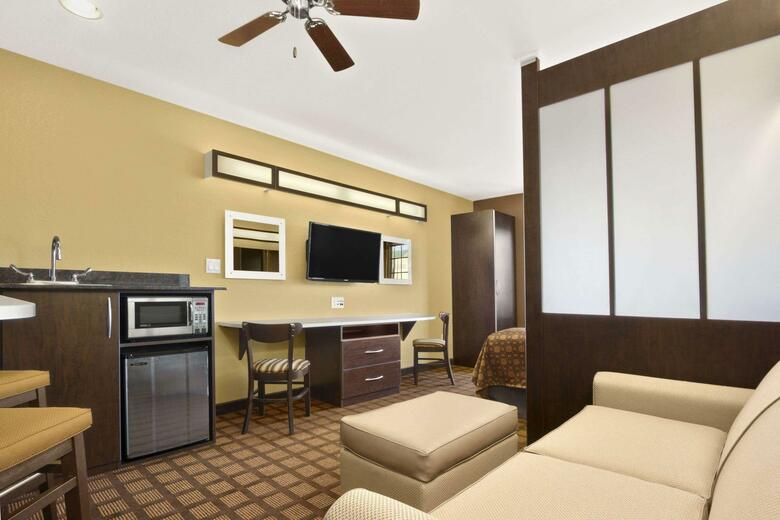 Hotel Microtel Inn & Suites By Wyndham Buda