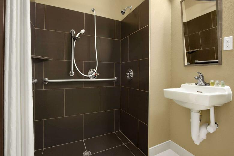 Hotel Microtel Inn & Suites By Wyndham Buda
