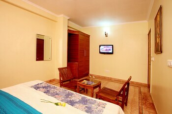 Posada Indira International Inn