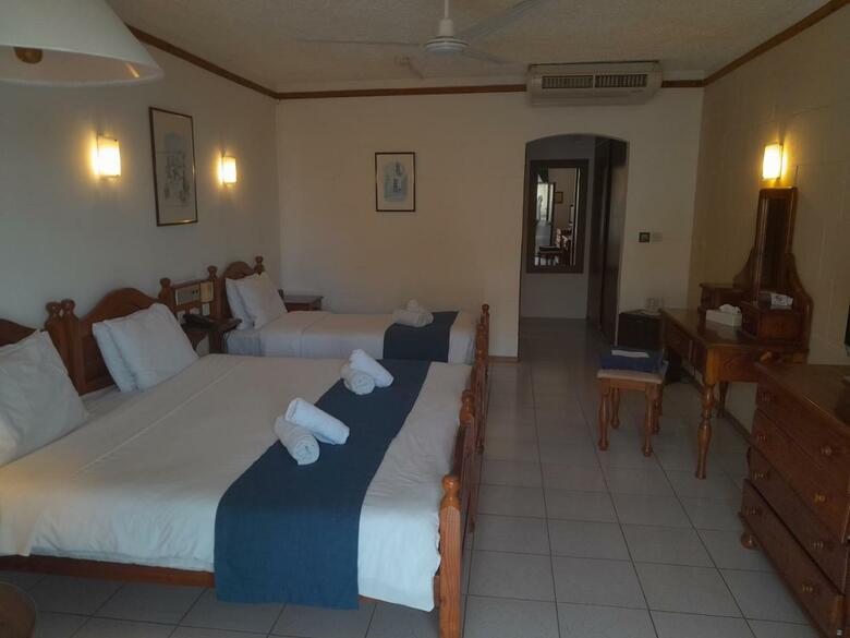 Hotel Cornucopia