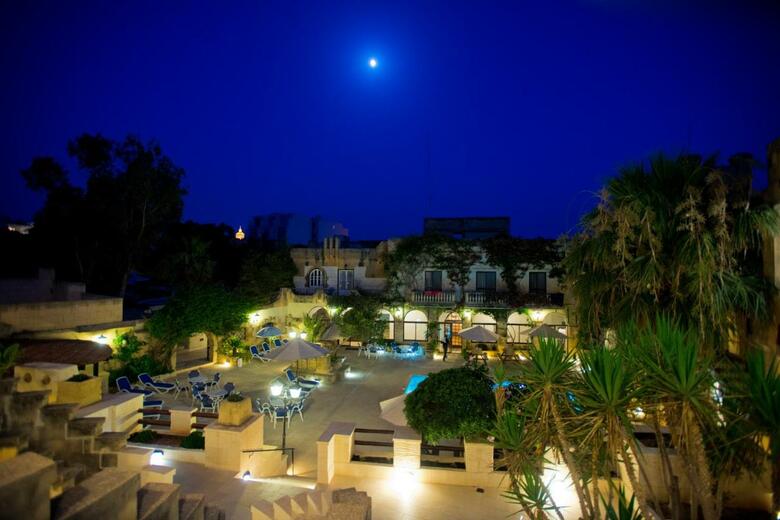 Hotel Cornucopia