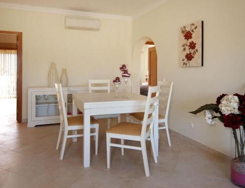Hostal Oasis Parque Country Club