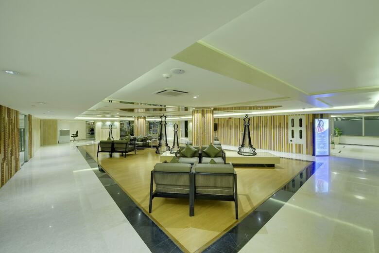Hotel Davanam Sarovar Portico Suites