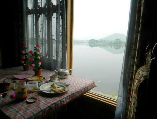 Houseboat Lily Of Nageen