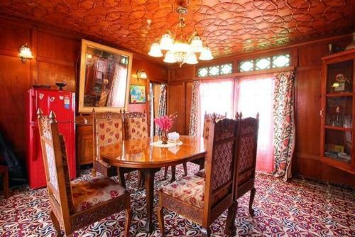 Houseboat Lily Of Nageen
