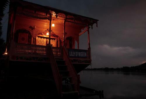 Houseboat Lily Of Nageen