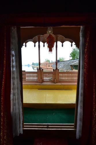 Houseboat Lily Of Nageen