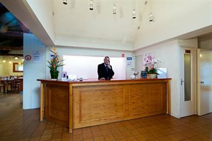 Kyriad Villeneuve La Garenne Hotel