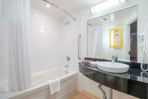 Motel 6 Kingston Ontario
