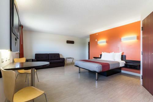 Motel 6 Kingston Ontario