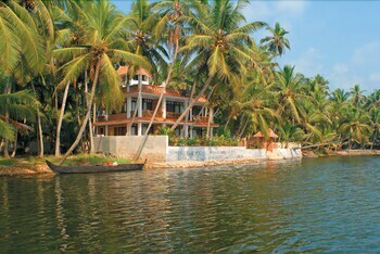 Hotel Beach And Lake Ayurvedic Resort