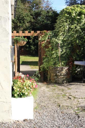 The Valley House Hostel & Bar