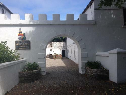 The Valley House Hostel & Bar