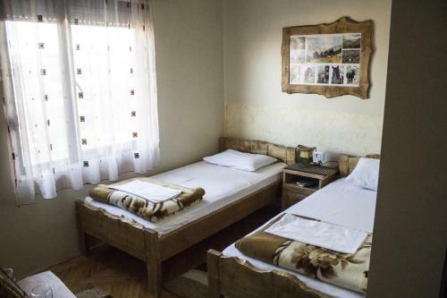 Hostal Private Accommodation Kubura