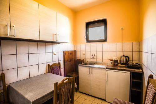 Hostal Private Accommodation Kubura