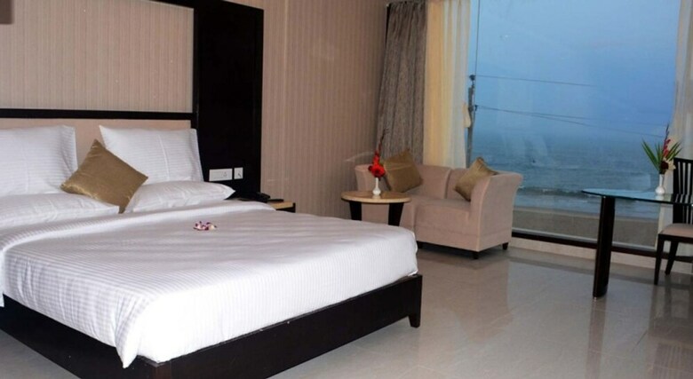 Hotel East West