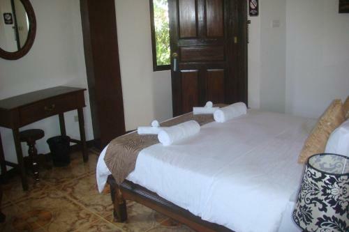 Hotel Padre Burgos Castle Resort