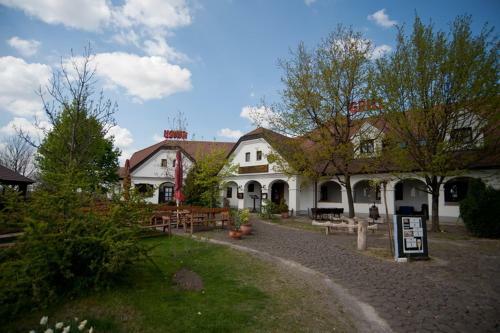 Hotel Gastland M1 Restaurant & Conference Center