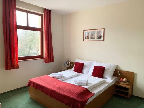 Anna-m�ria Villa Hotel