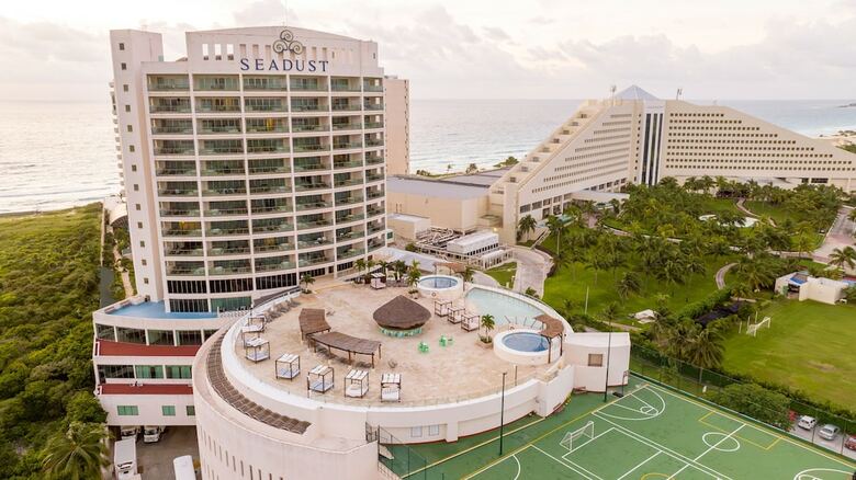 Hotel Seadust Cancun Family Resort