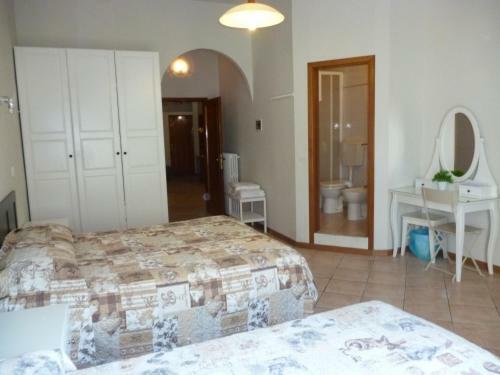 Hostal Eurotravel Bed And Car