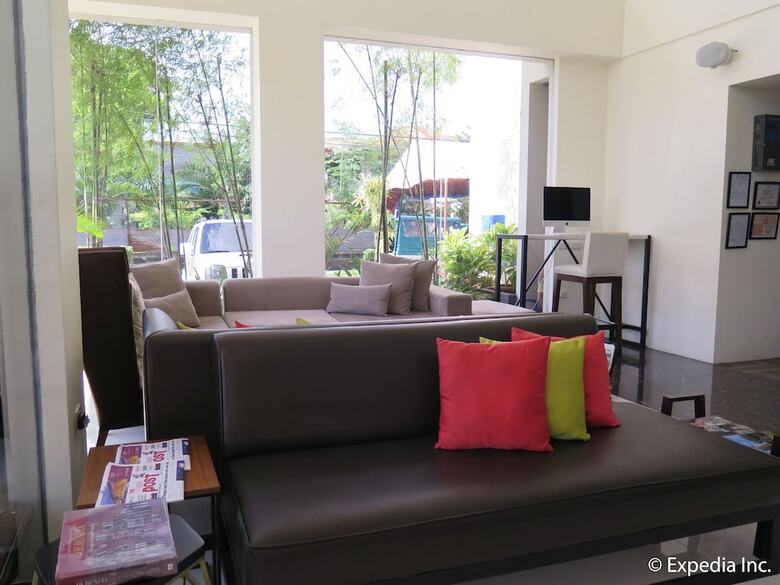 Hotel Home Crest Residences