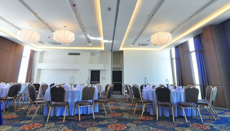 Hotel Home Crest Residences