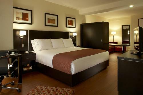 Hotel Holiday Inn Express Montreal Airport