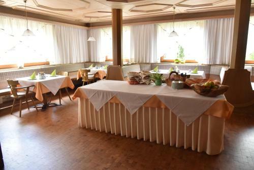 Hostal Pension Gasthof Haselstaude