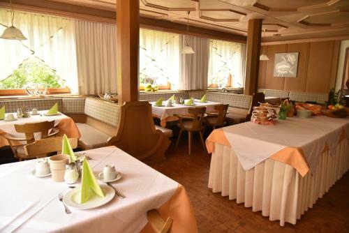 Hostal Pension Gasthof Haselstaude