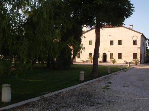 Hostal Agriturismo La Sophora