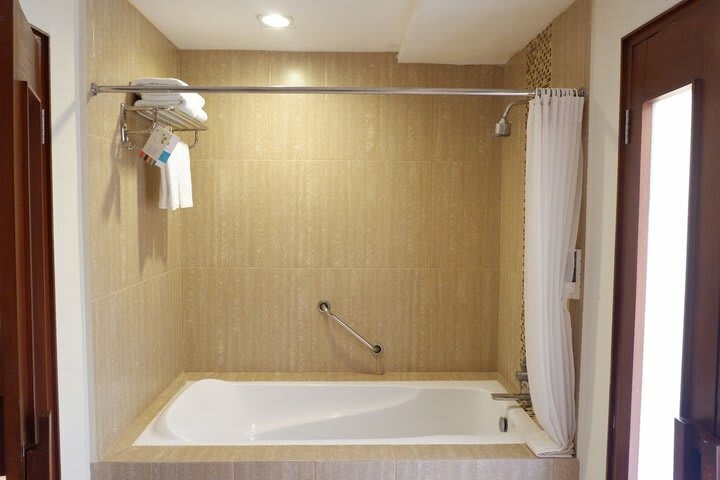 Hotel All Seasons Resort(deluxe)