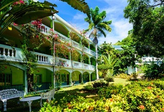 Hotel Doctors Cave Beach